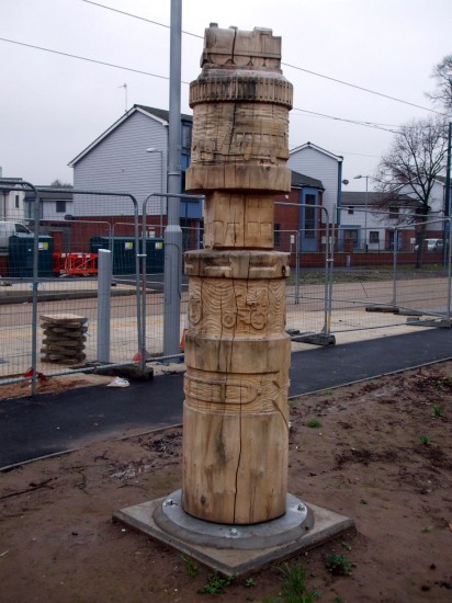 002-Wooden-sculpture-Queens